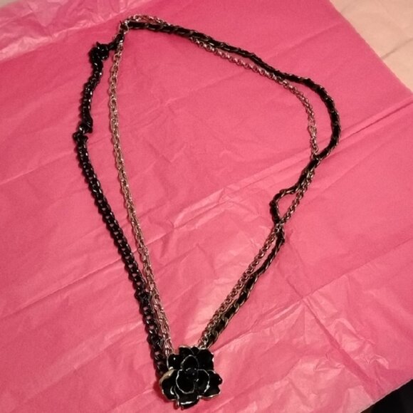 Black and Silver Metal Flower Necklace - Picture 2 of 2